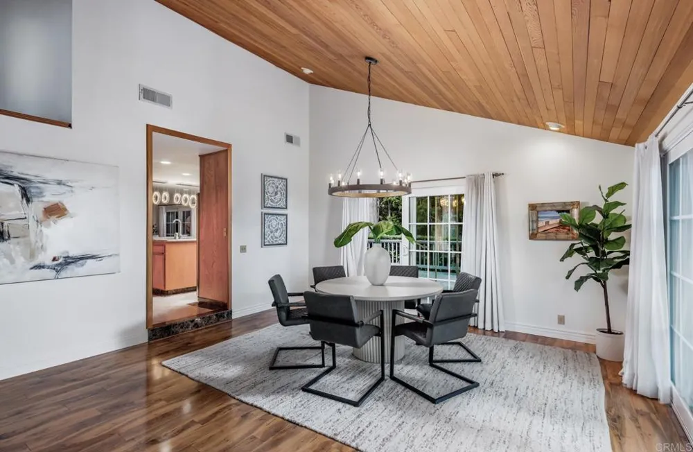 279 Hillcrest Drive Encinitas, CA 92024