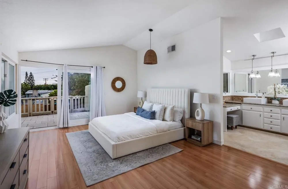279 Hillcrest Drive Encinitas, CA 92024
