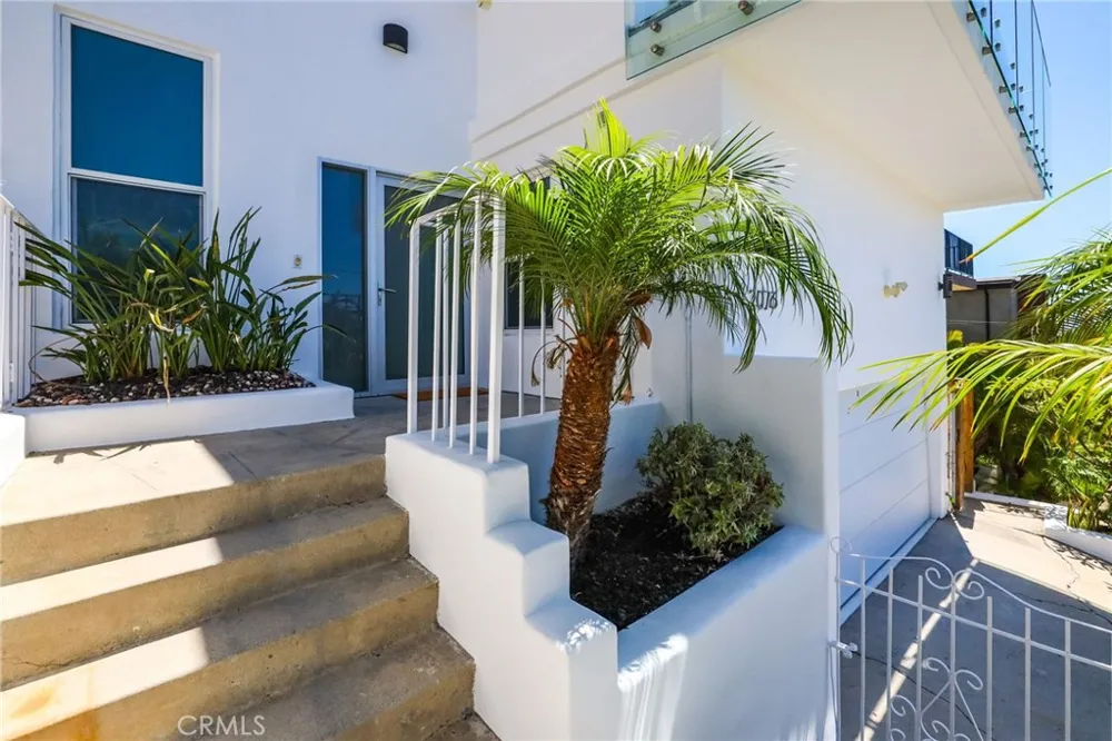 2076 Stanley Avenue Signal Hill, CA 90755