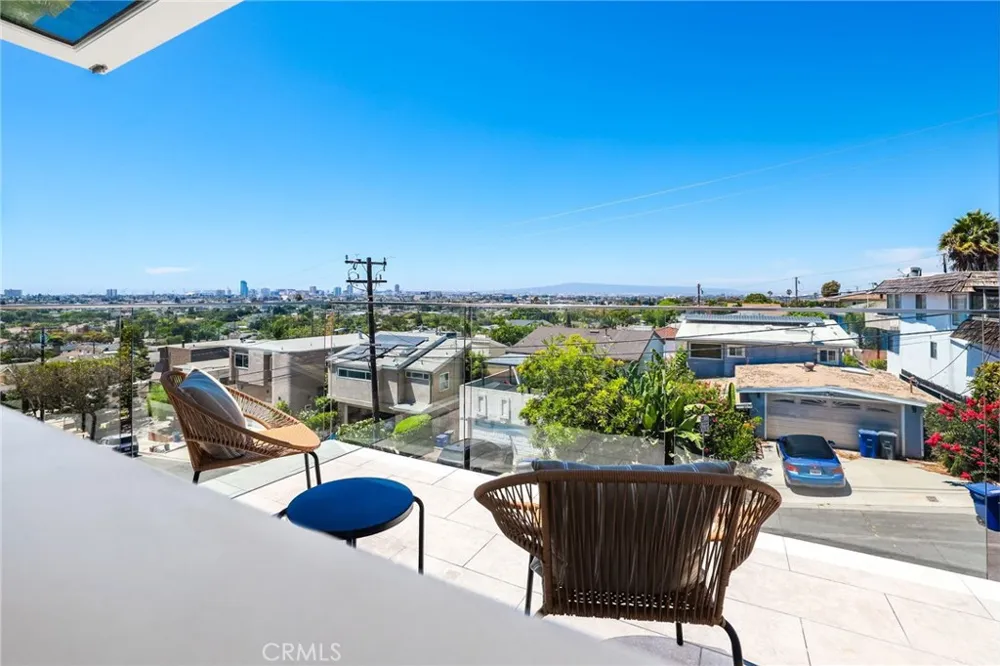 2076 Stanley Avenue Signal Hill, CA 90755