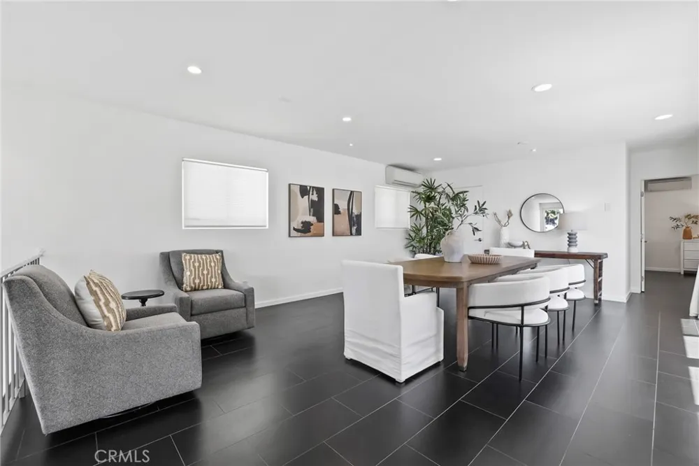 2076 Stanley Avenue Signal Hill, CA 90755