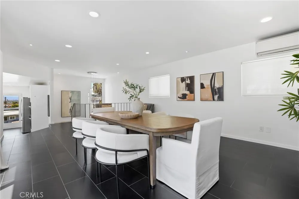 2076 Stanley Avenue Signal Hill, CA 90755