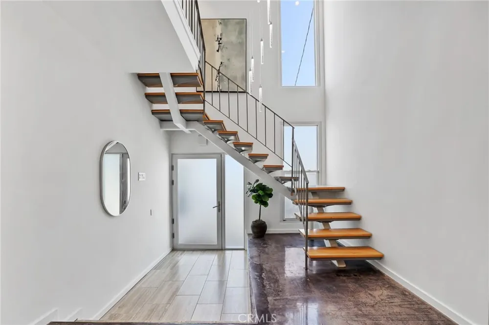 2076 Stanley Avenue Signal Hill, CA 90755