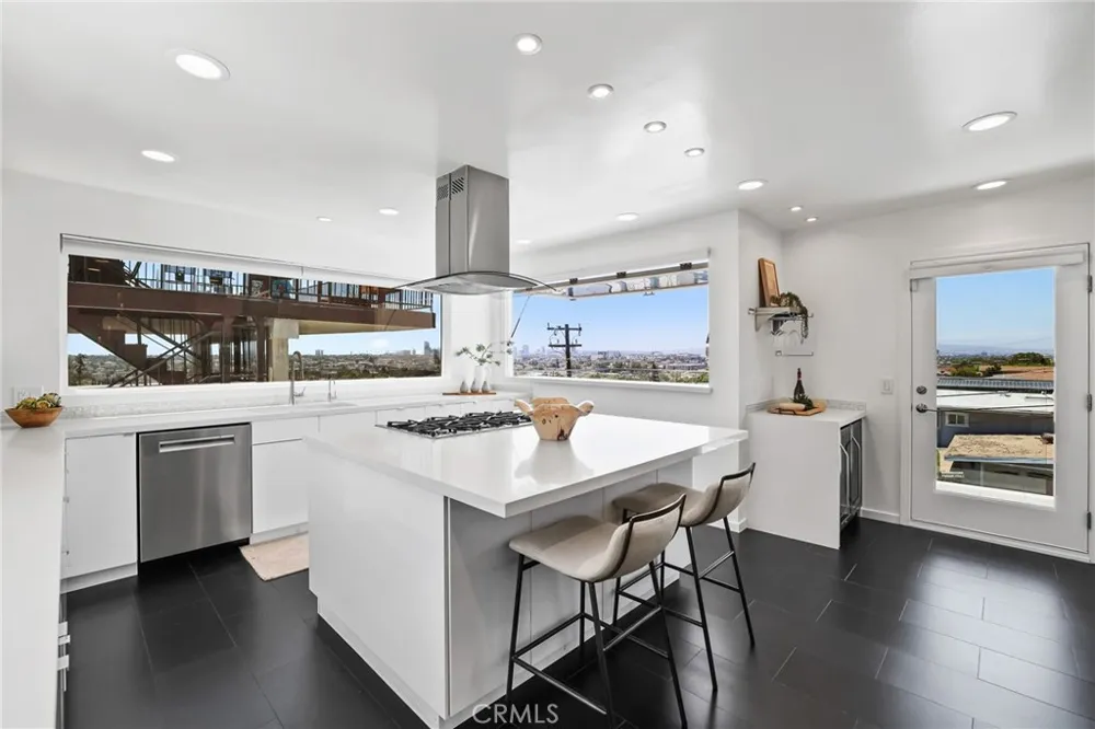 2076 Stanley Avenue Signal Hill, CA 90755
