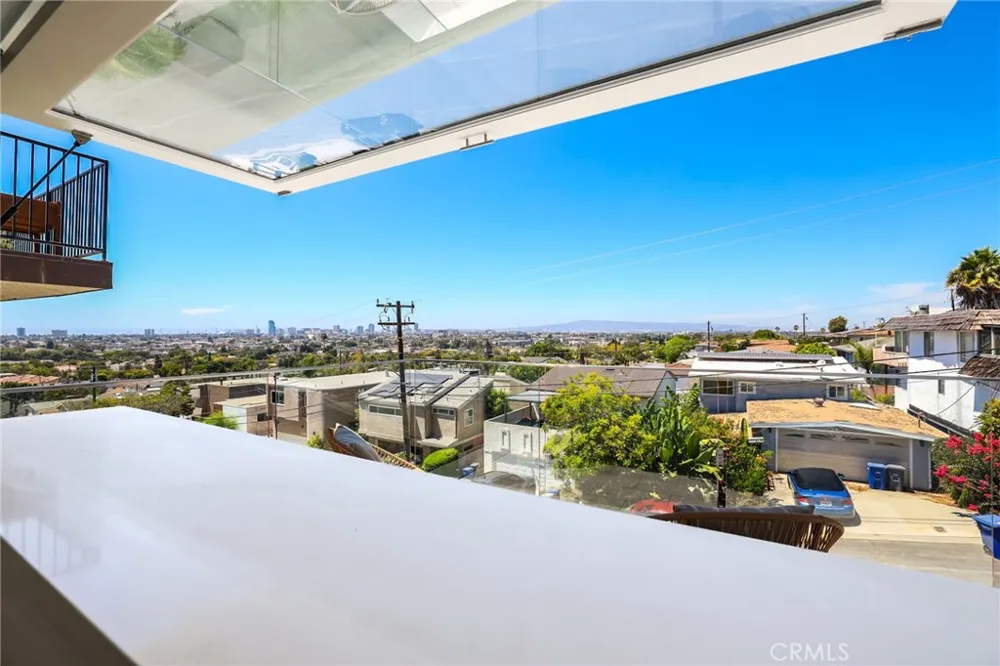 2076 Stanley Avenue Signal Hill, CA 90755