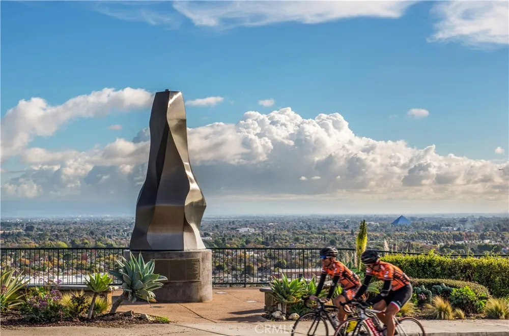 2076 Stanley Avenue Signal Hill, CA 90755