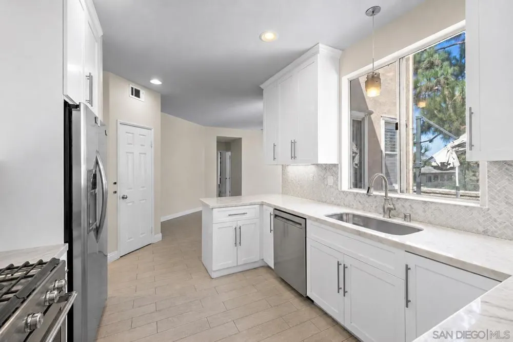 16 Spring Hbr Aliso Viejo, CA 92656