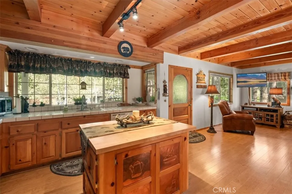 416 Pineview Big Bear City, CA 92314
