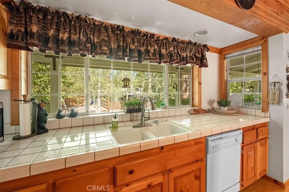 416 Pineview Big Bear City, CA 92314