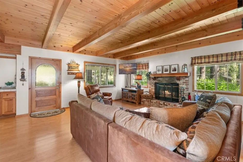 416 Pineview Big Bear City, CA 92314