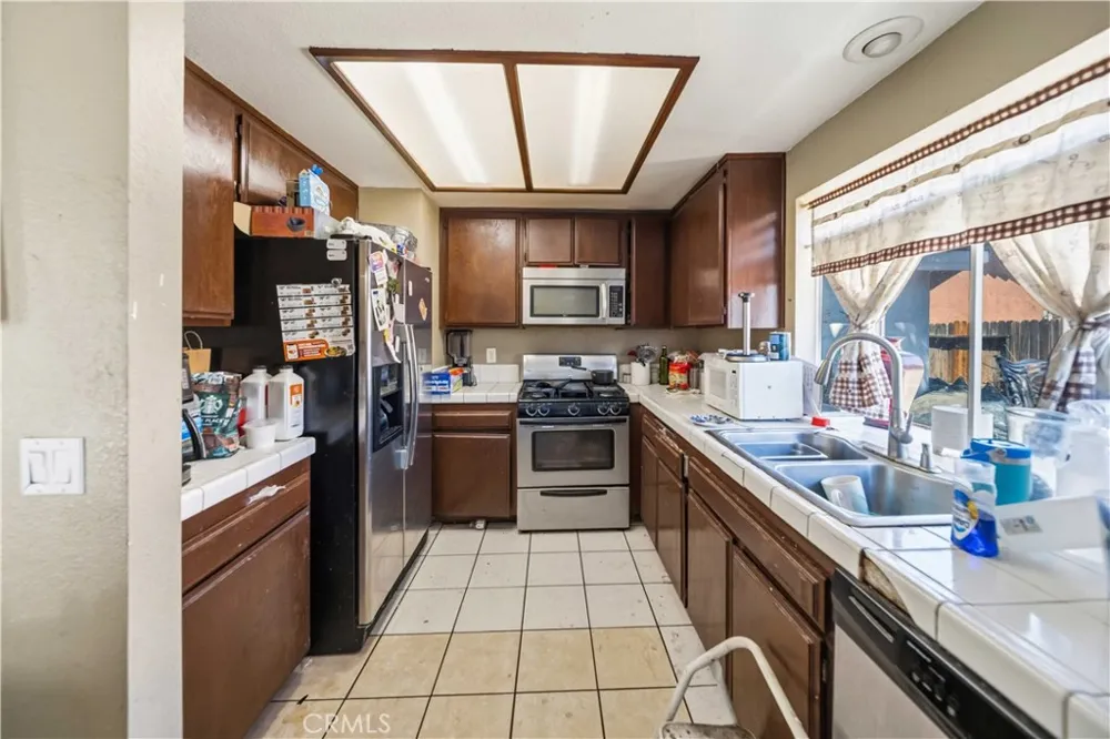 44440 Avenida Del Rio Lancaster, CA 93535