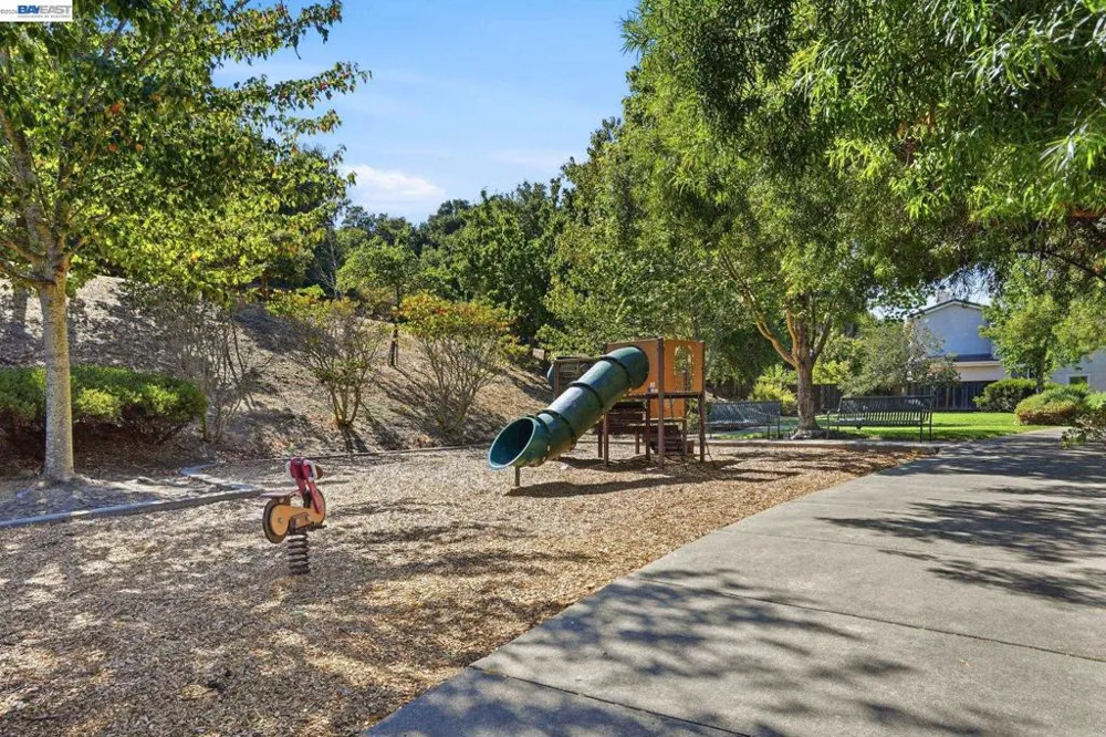 1015 Canyon Oaks Dr El Sobrante, CA 94803