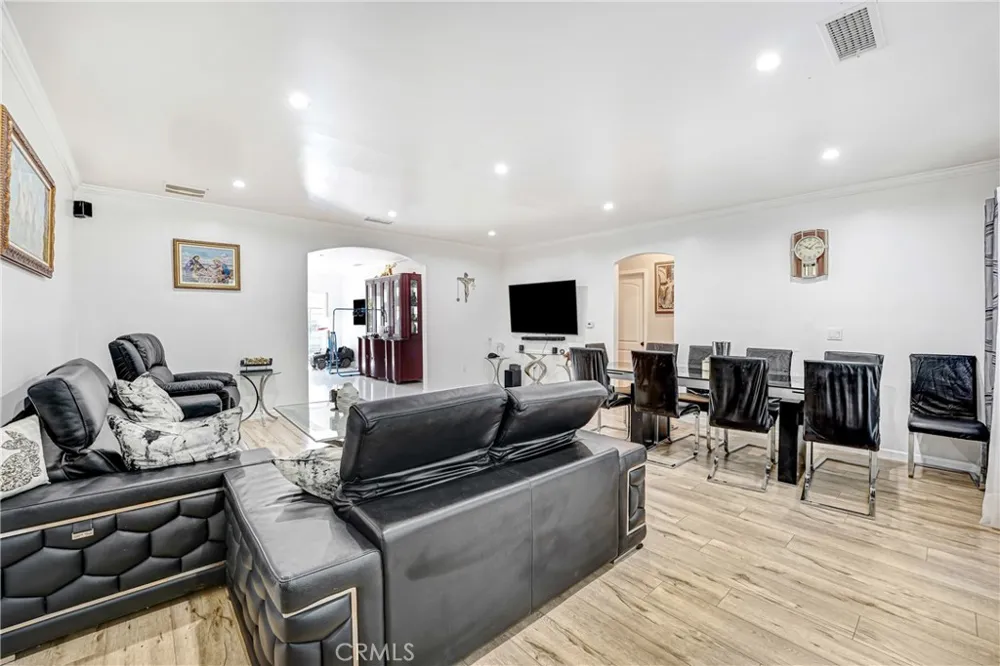 5854 Satsuma North Hollywood, CA 91601