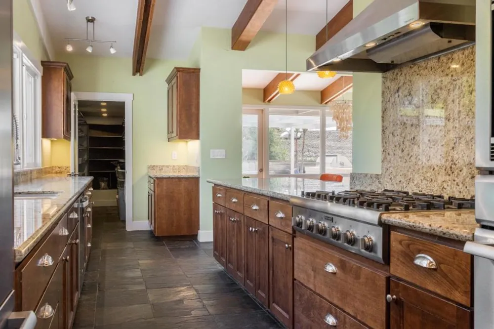 34 Hollins Drive Santa Cruz, CA 95060