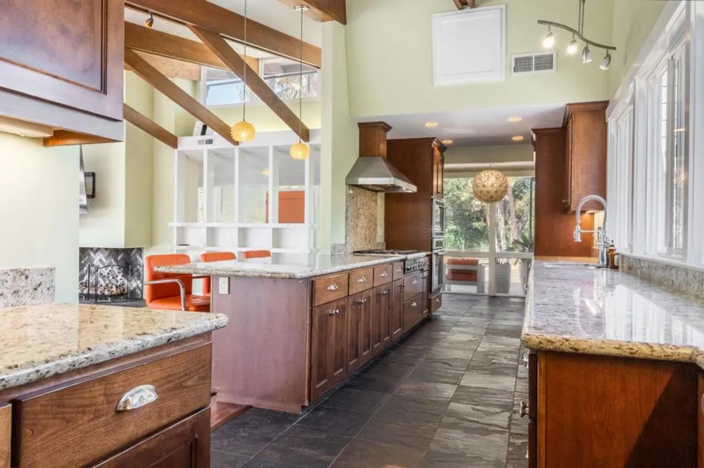 34 Hollins Drive Santa Cruz, CA 95060