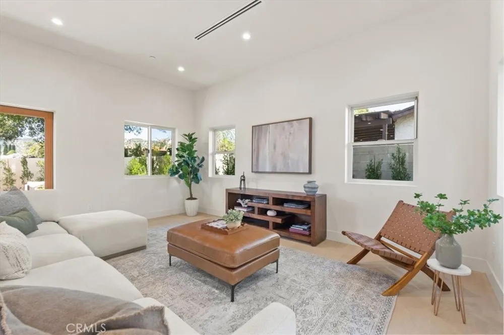 10505 Jordan Chatsworth, CA 91311