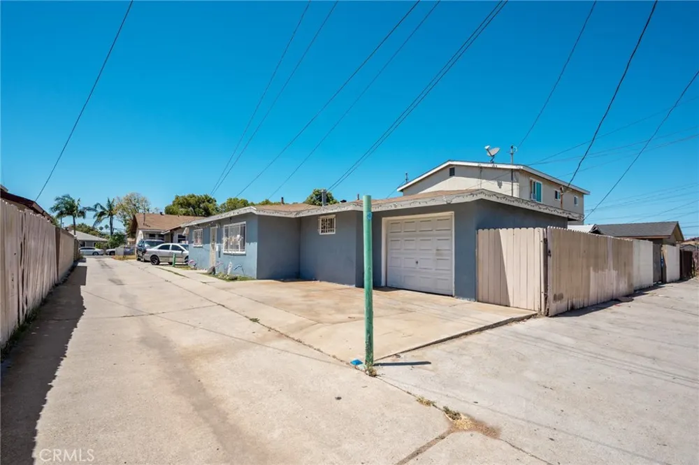 614 Gulf Wilmington, CA 90744