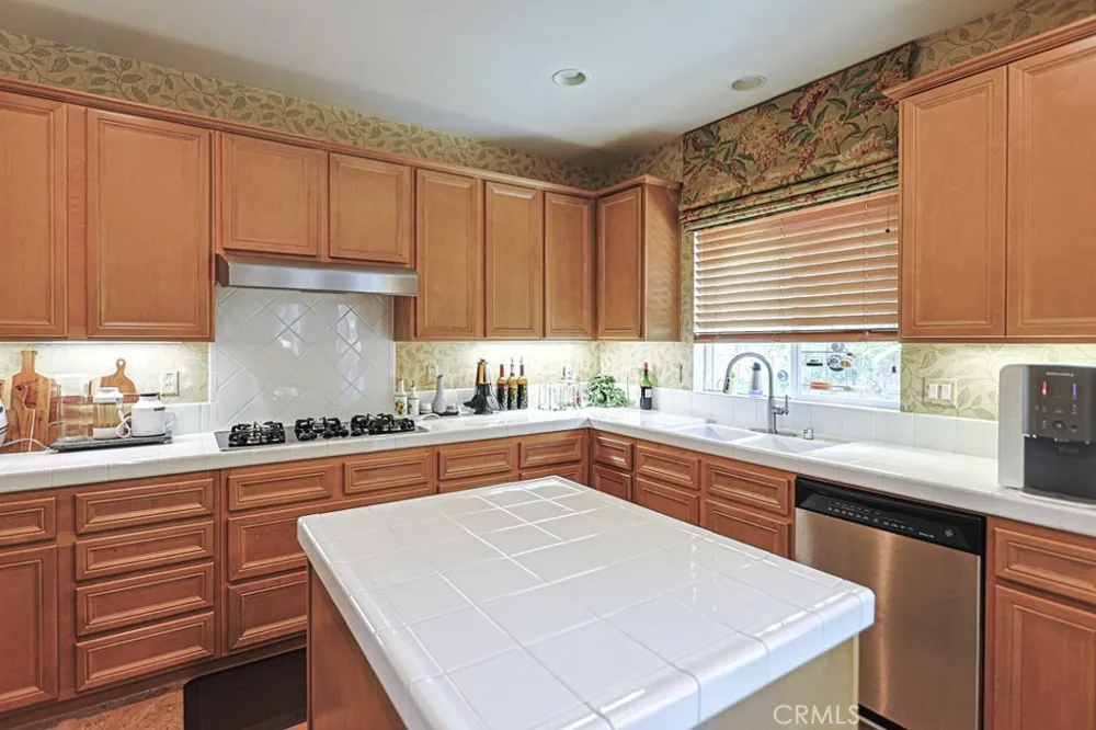 1829 Swan Falls Simi Valley, CA 93065