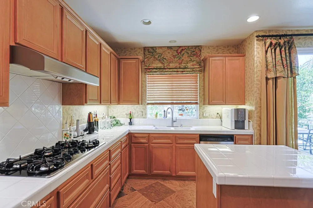 1829 Swan Falls Simi Valley, CA 93065