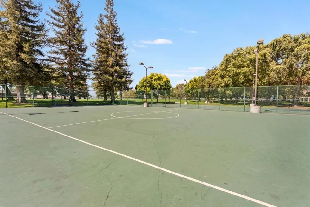 1542 Venice Circle Stockton, CA 95206