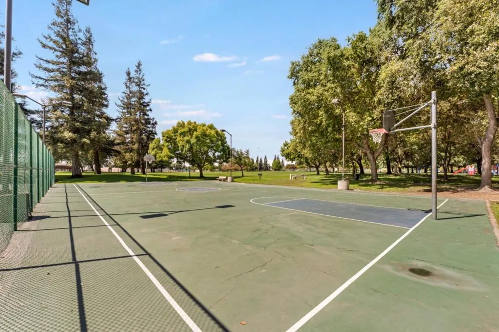 1542 Venice Circle Stockton, CA 95206