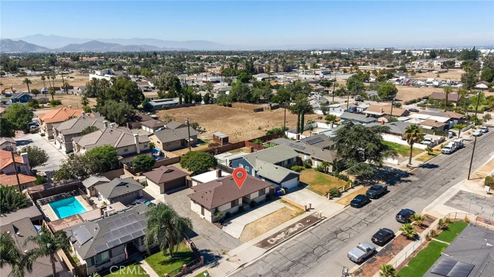 16563 Barbee Fontana, CA 92336