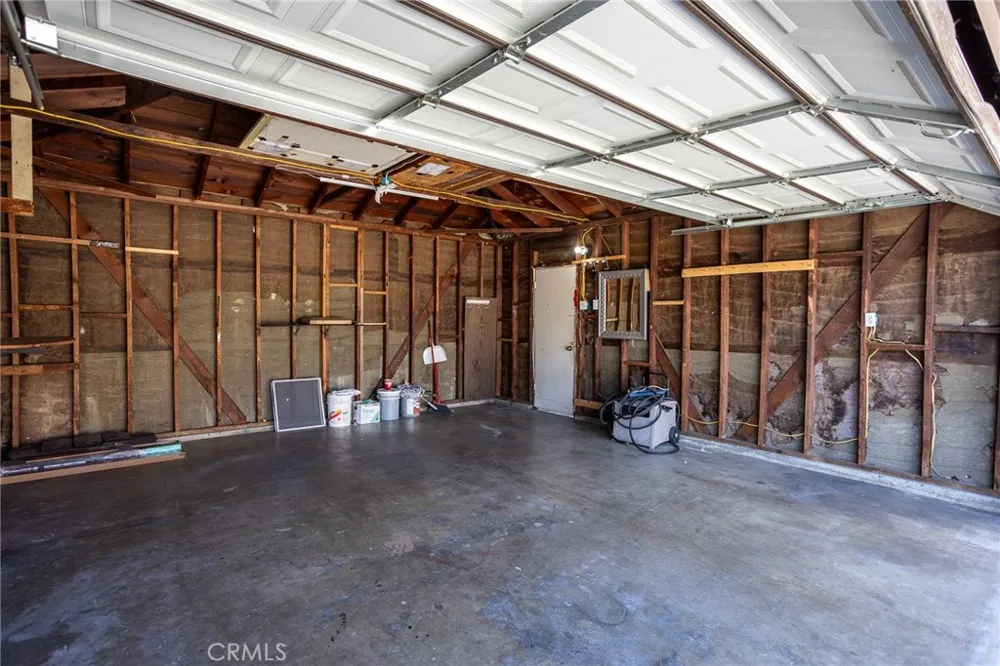 16563 Barbee Fontana, CA 92336