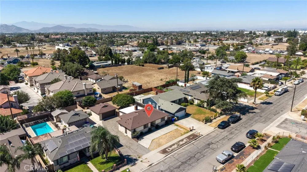 16563 Barbee Fontana, CA 92336