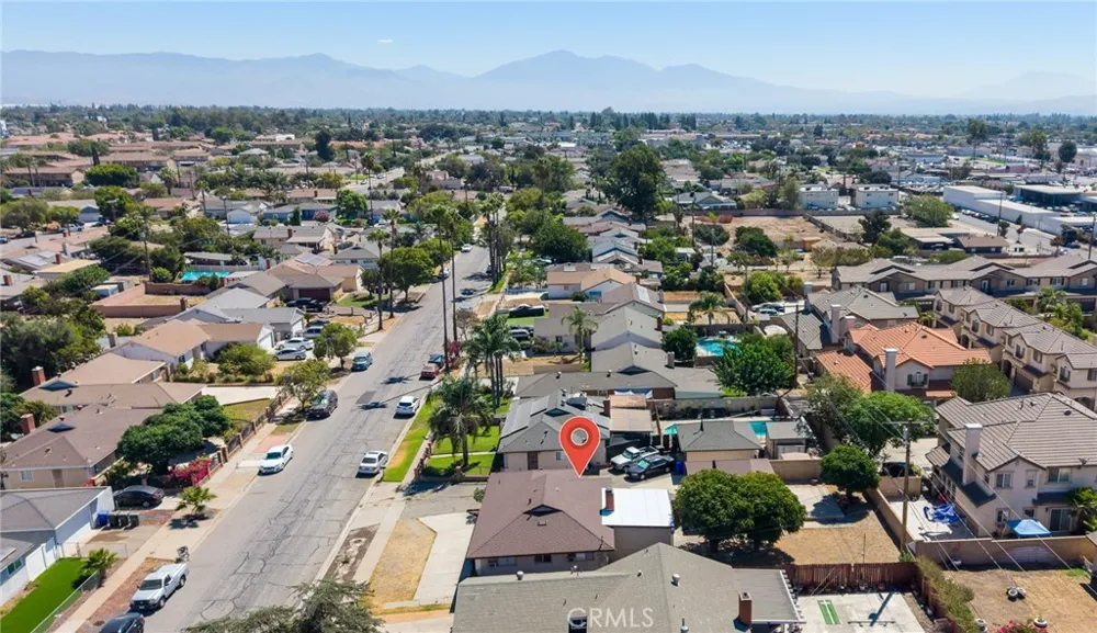 16563 Barbee Fontana, CA 92336