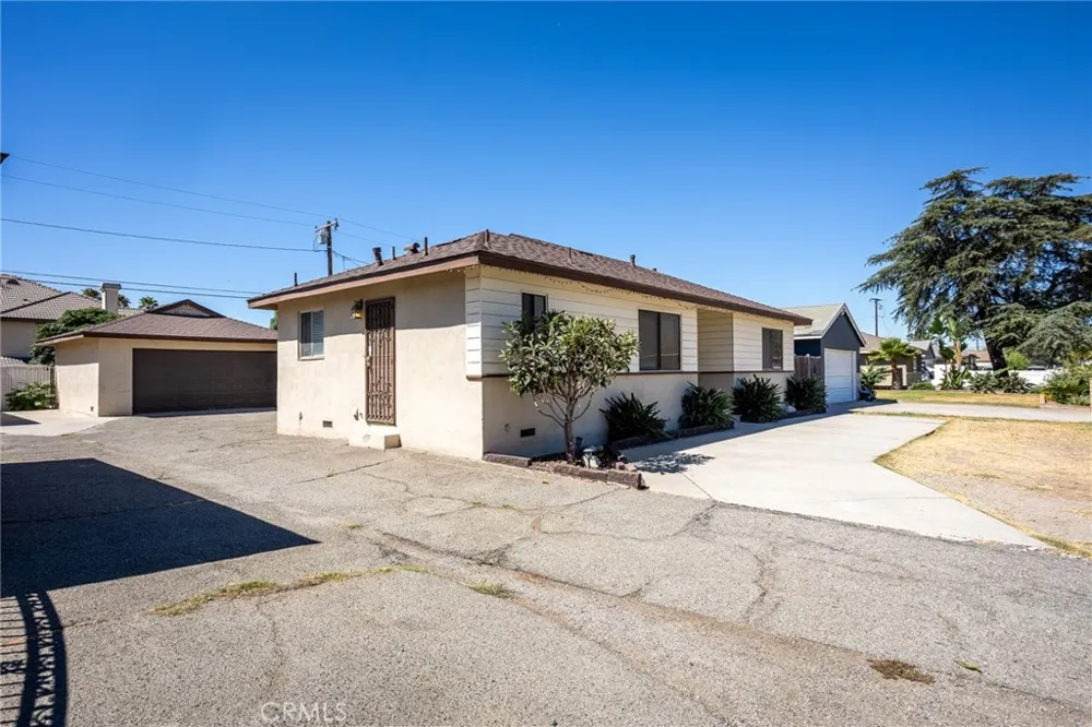 16563 Barbee Fontana, CA 92336
