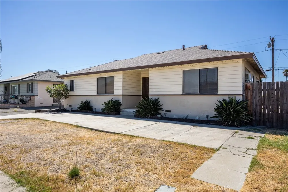 16563 Barbee Fontana, CA 92336