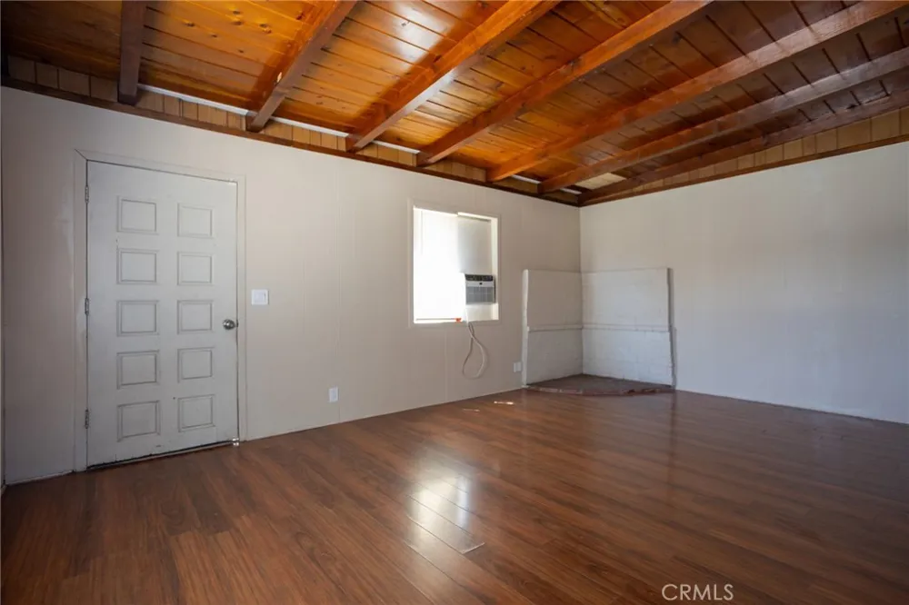 16563 Barbee Fontana, CA 92336