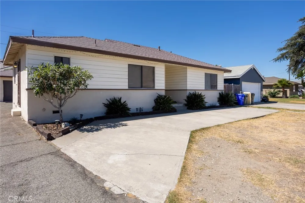 16563 Barbee Fontana, CA 92336