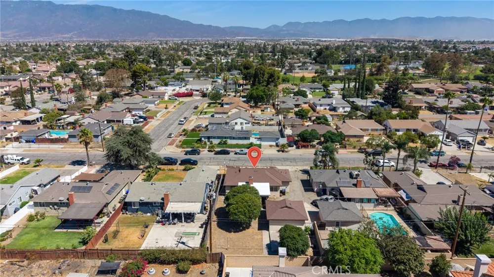 16563 Barbee Fontana, CA 92336