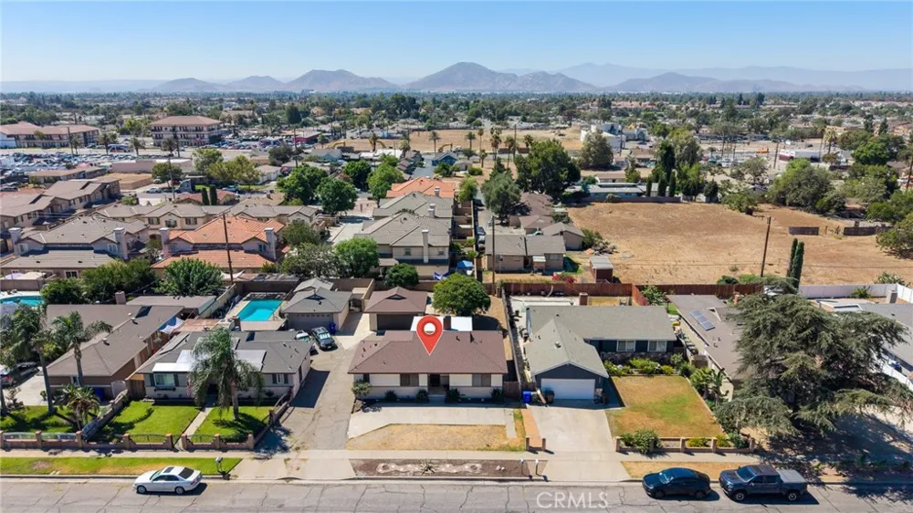 16563 Barbee Fontana, CA 92336