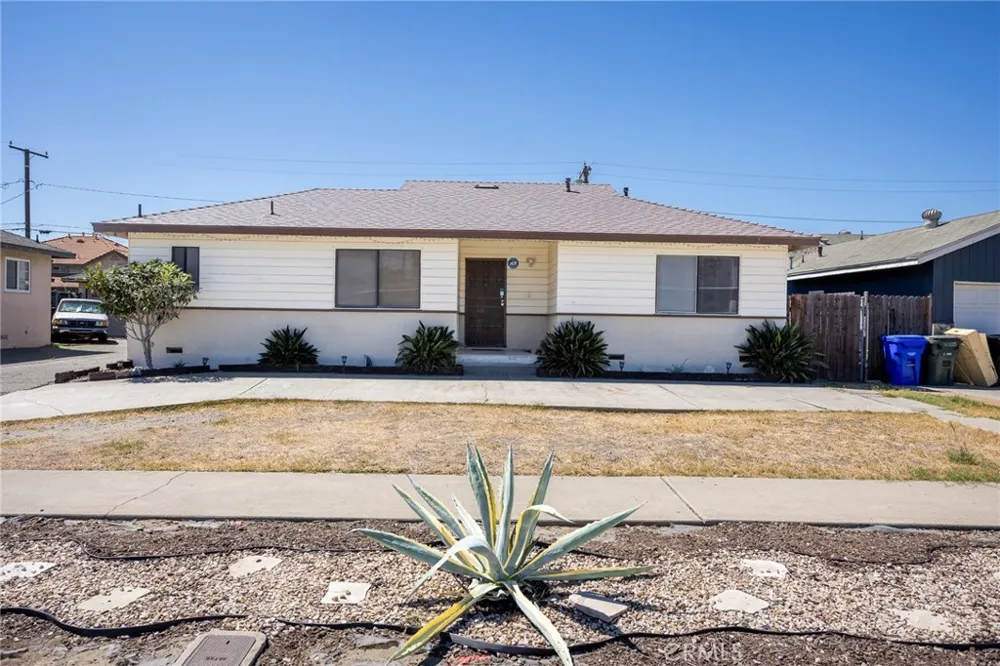 16563 Barbee Fontana, CA 92336