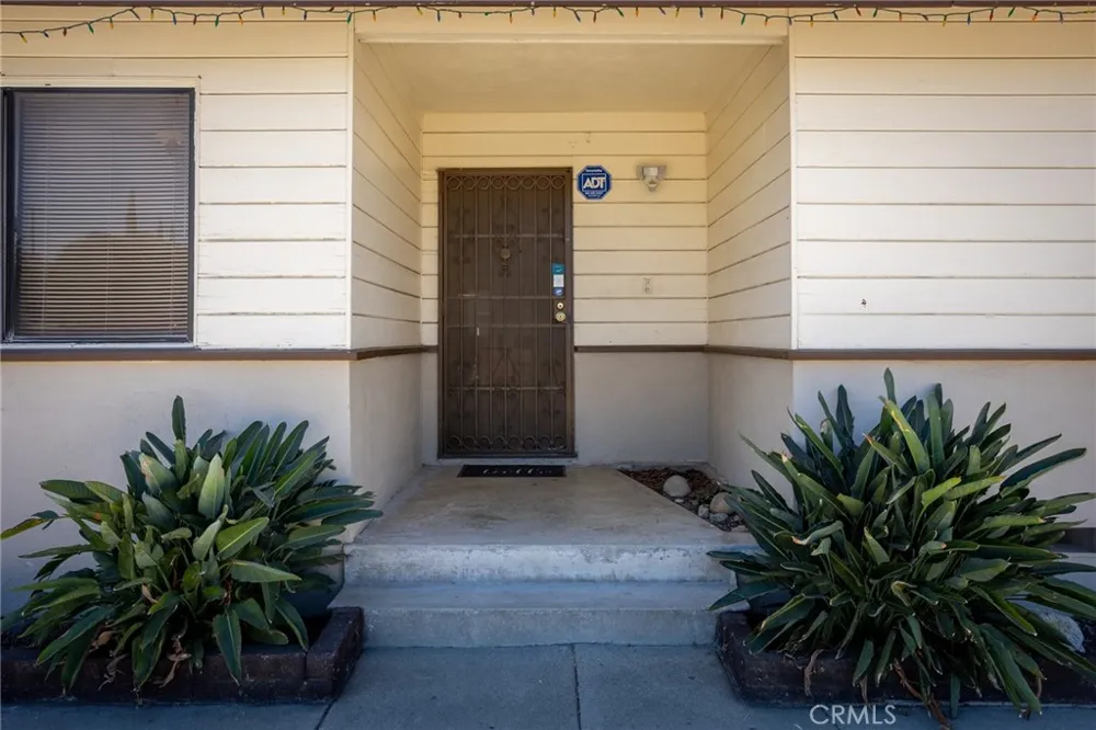 16563 Barbee Fontana, CA 92336