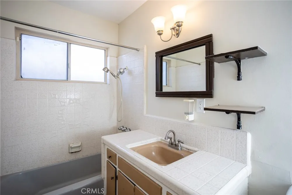 16563 Barbee Fontana, CA 92336
