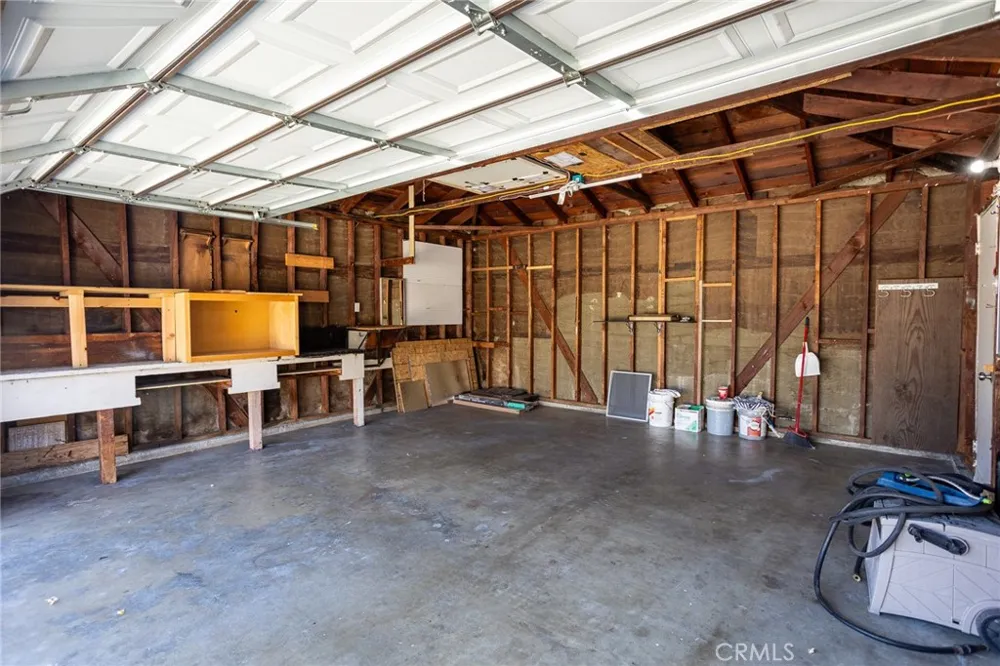 16563 Barbee Fontana, CA 92336