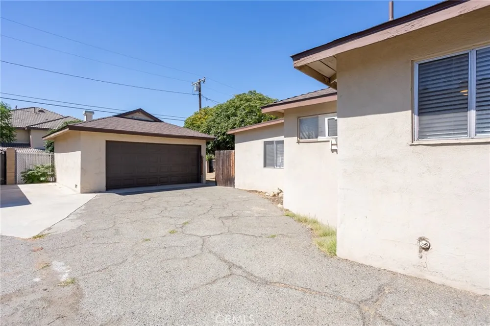 16563 Barbee Fontana, CA 92336