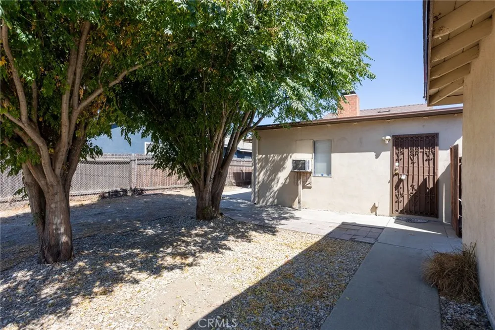 16563 Barbee Fontana, CA 92336