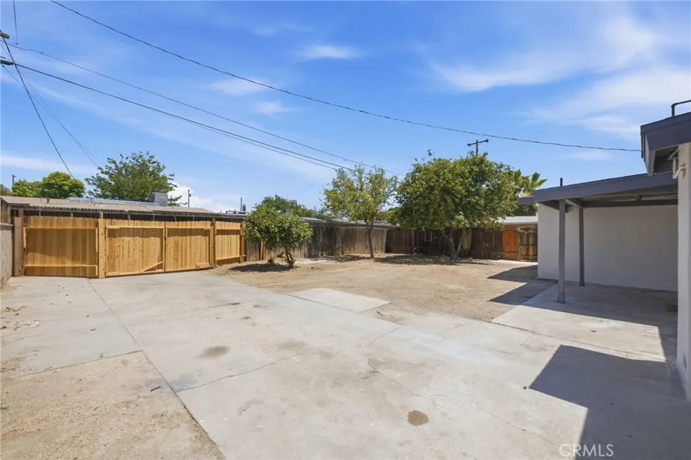 2805 Haley Street Bakersfield, CA 93305