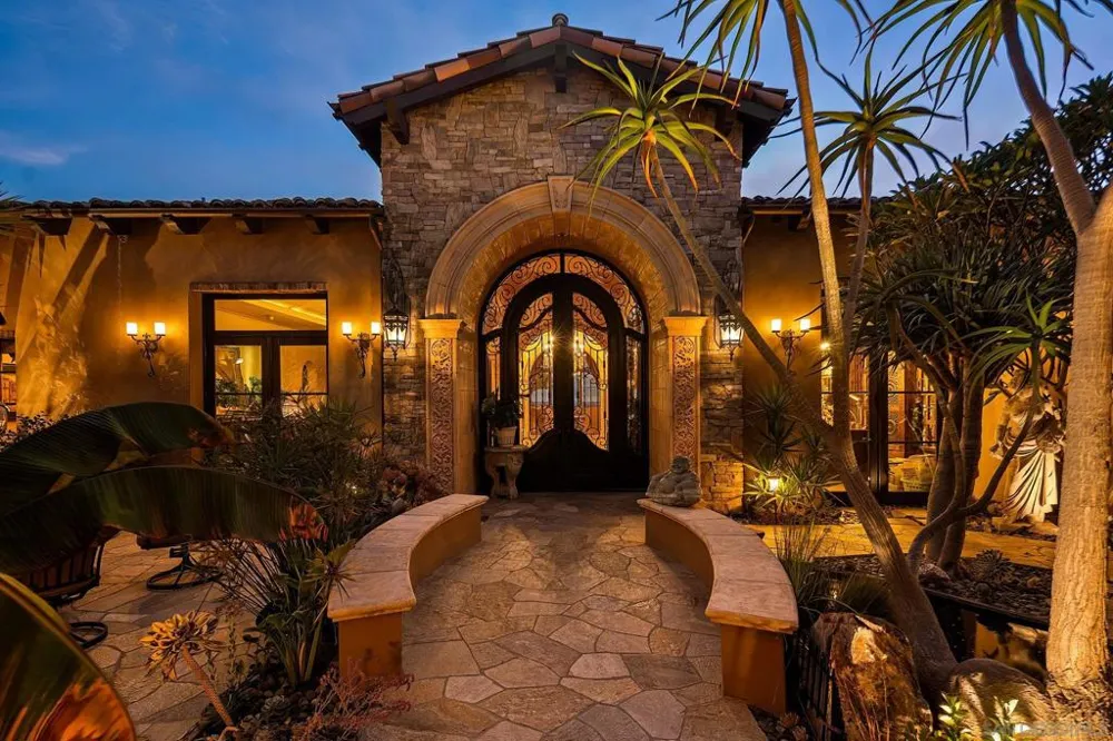 8619 Via Rancho Cielo Rancho Santa Fe, CA 92067