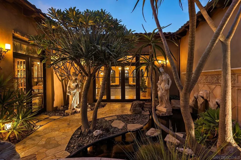 8619 Via Rancho Cielo Rancho Santa Fe, CA 92067