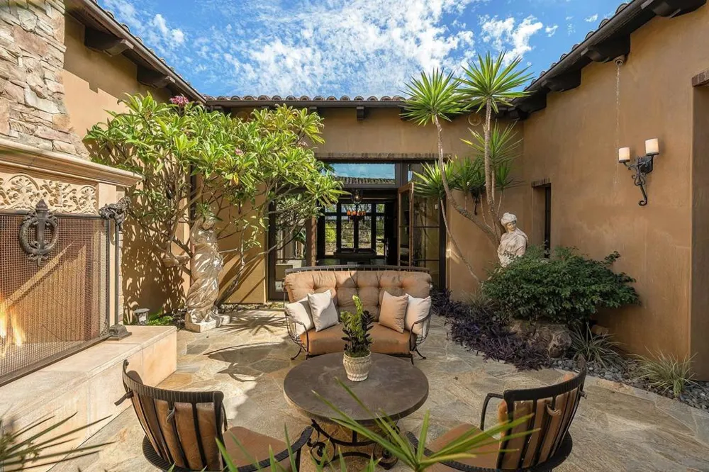 8619 Via Rancho Cielo Rancho Santa Fe, CA 92067