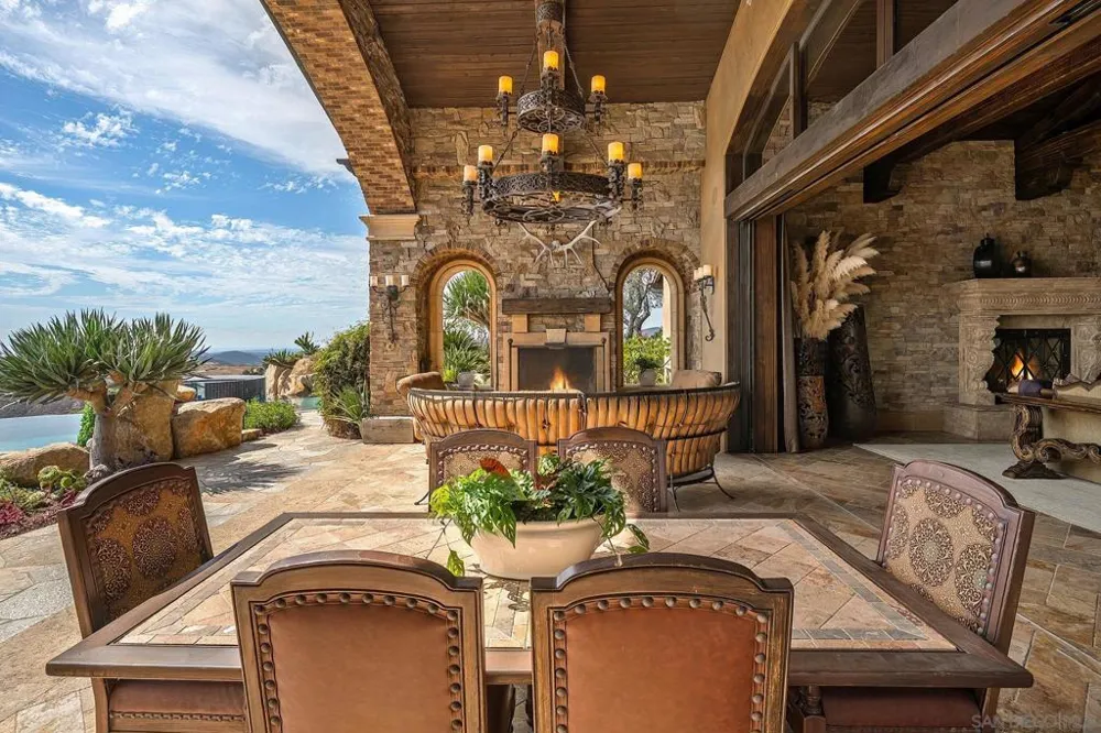 8619 Via Rancho Cielo Rancho Santa Fe, CA 92067