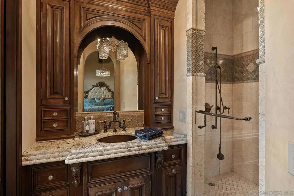 8619 Via Rancho Cielo Rancho Santa Fe, CA 92067