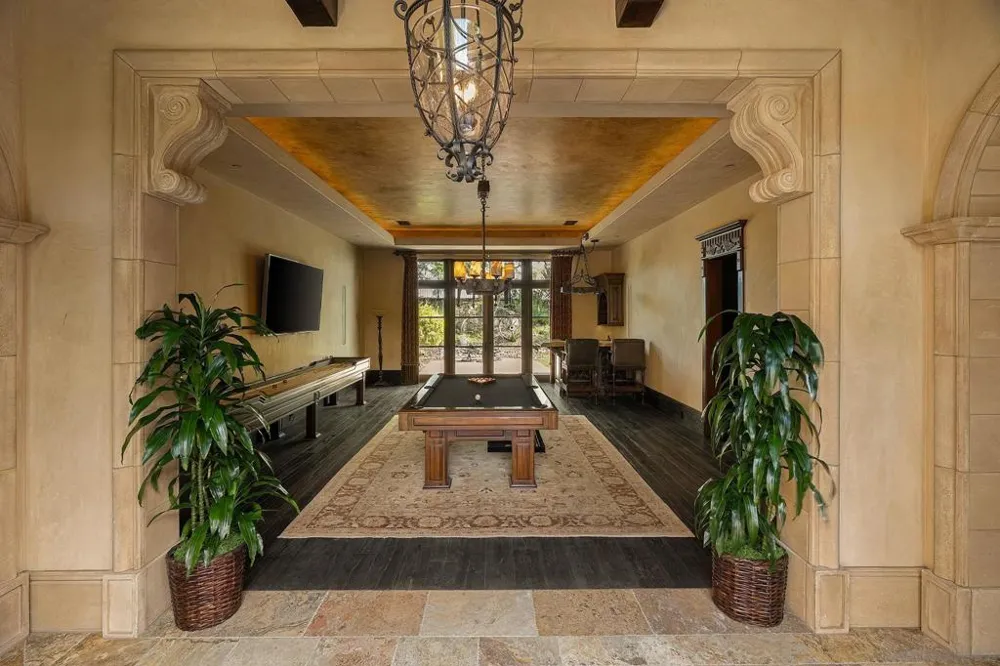 8619 Via Rancho Cielo Rancho Santa Fe, CA 92067