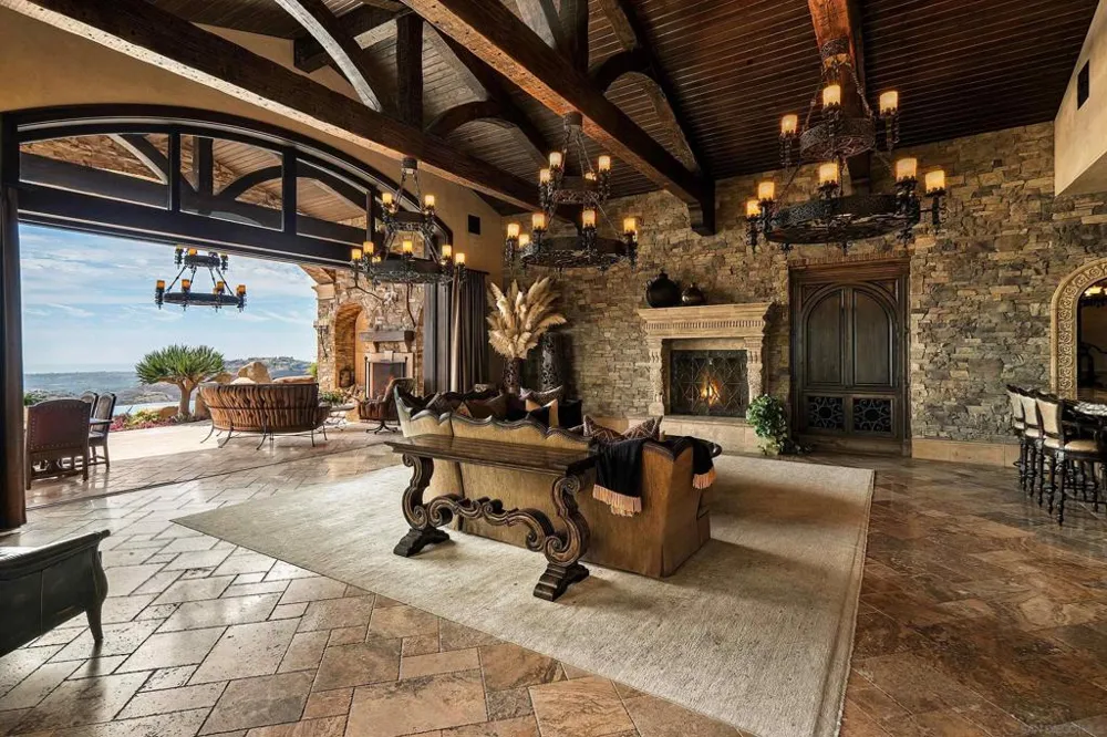 8619 Via Rancho Cielo Rancho Santa Fe, CA 92067