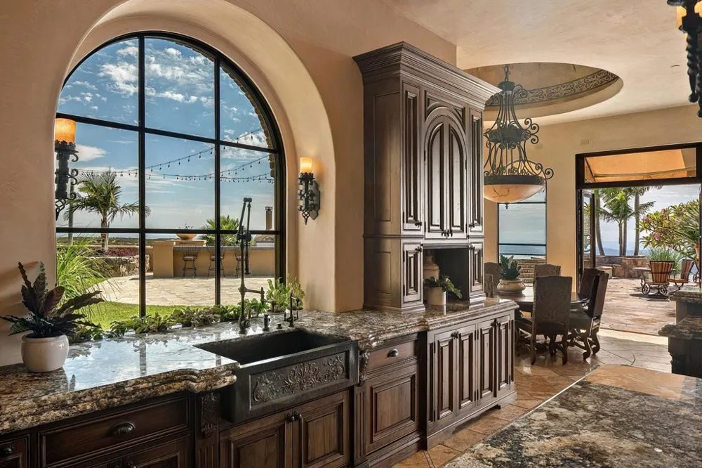 8619 Via Rancho Cielo Rancho Santa Fe, CA 92067